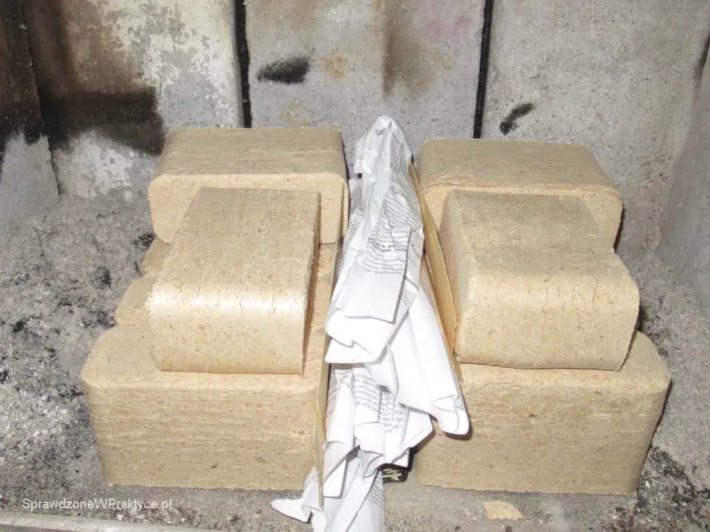 Jak rozpalić brykiet w kominku? Poradnik krok po kroku