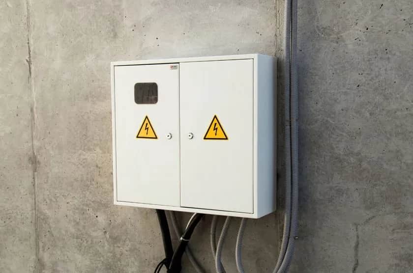 Ile naprawdę kosztuje przyłącze energetyczne i od czego zależy cena?