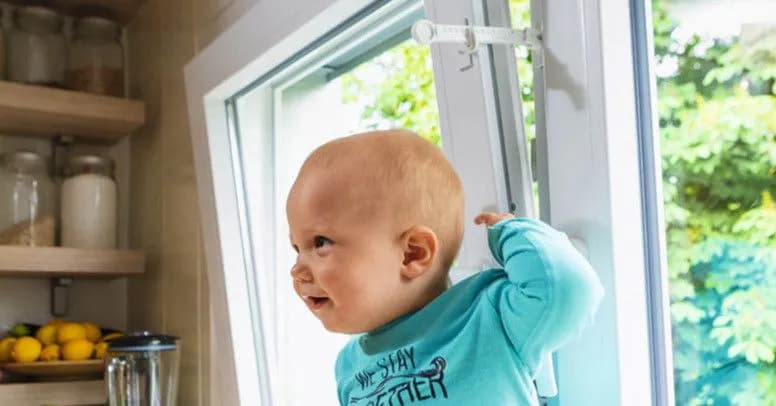 Jak zabezpieczyć otwarte okno przed dzieckiem, aby uniknąć wypadków