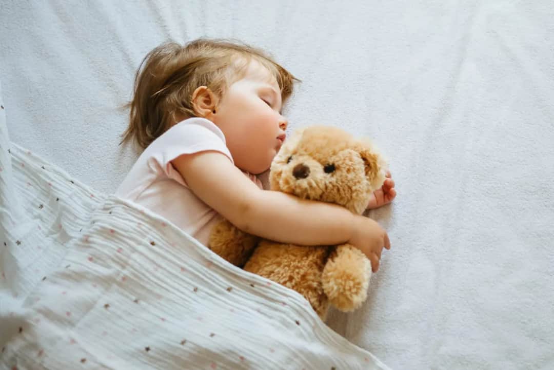 Jaki materac dla 2 latka wybrać, aby zapewnić zdrowy sen i bezpieczeństwo