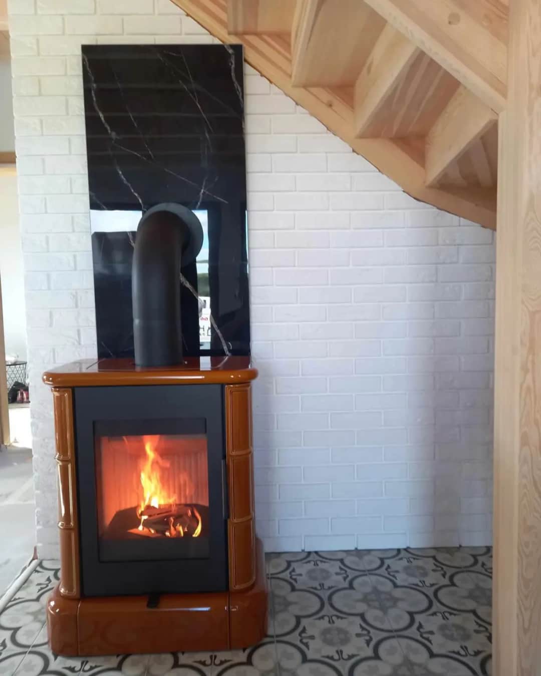 Ile miejsca na kominek potrzebujesz, aby uniknąć niebezpieczeństw?