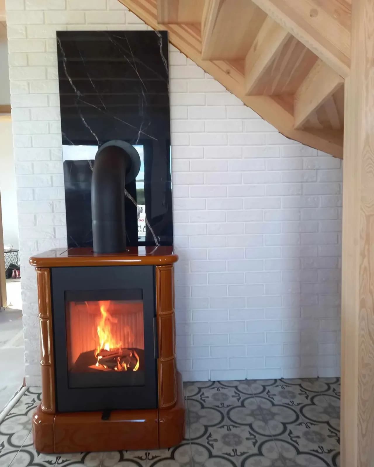 Ile miejsca na kominek potrzebujesz, aby uniknąć niebezpieczeństw?