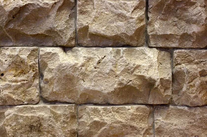 Jak wyczyścić kamień piaskowiec na kominku bez uszkodzeń?