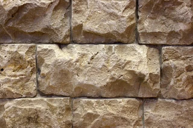 Jak wyczyścić kamień piaskowiec na kominku bez uszkodzeń?