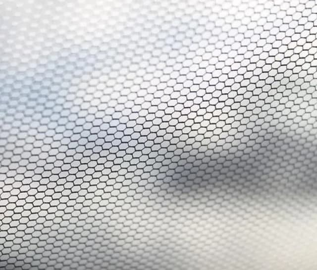 Jak zrobić moskitierę na okno, aby skutecznie chronić przed owadami