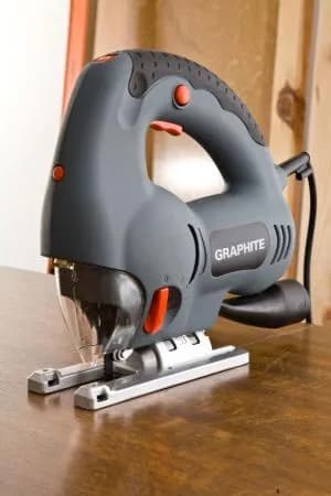 Wyrzynarka czy pilarka – co wybrać, by uniknąć błędów w projekcie? Porównanie i porady