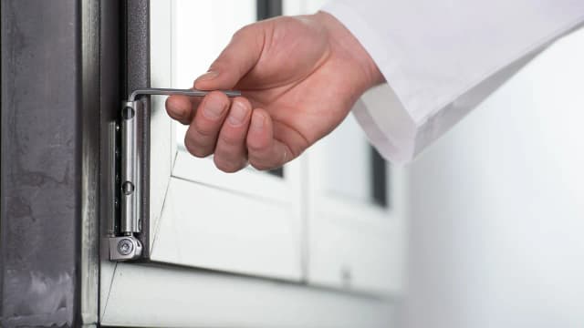 Jak poprawić szczelność okien PCV i uniknąć zimnych przeciągów